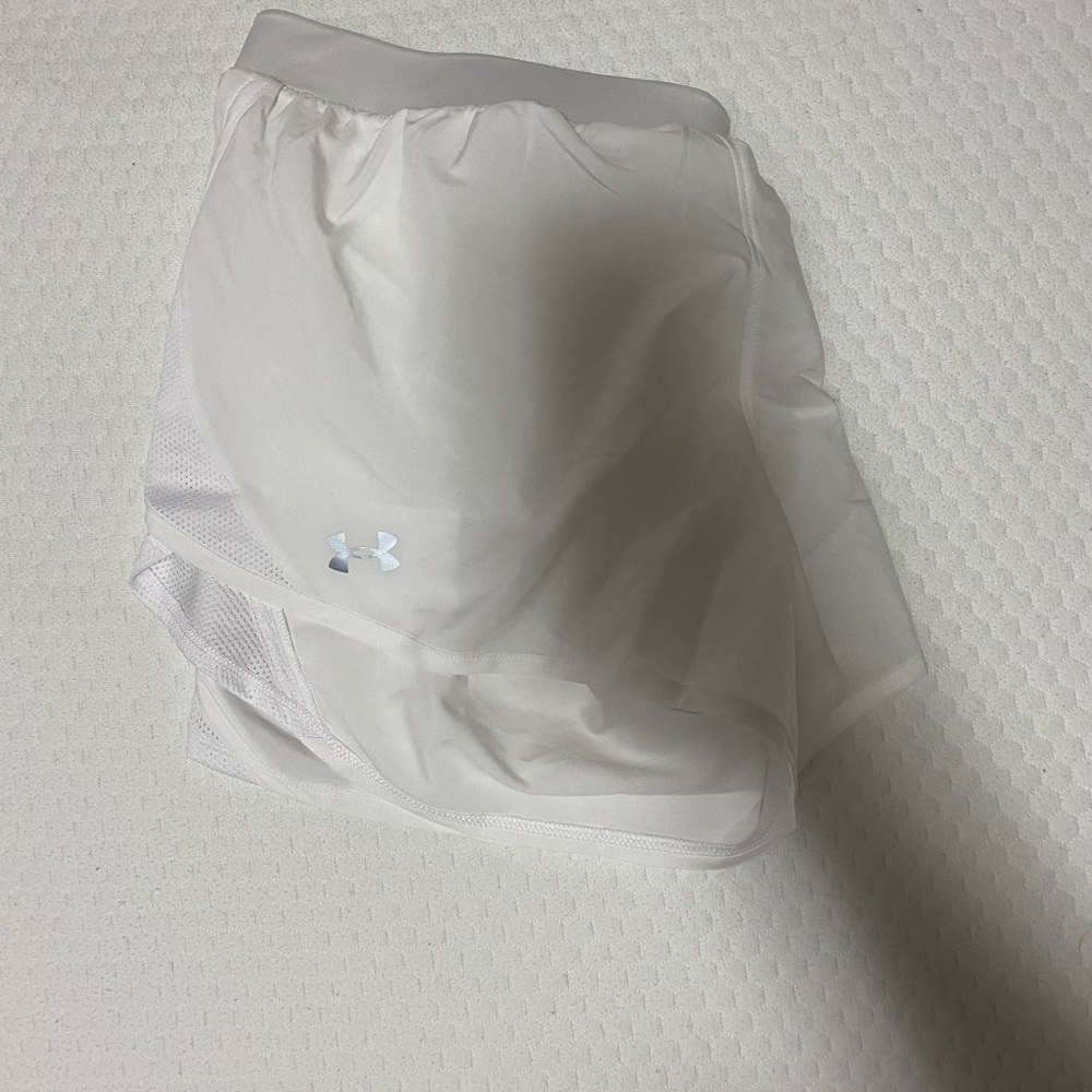 Womans Underarmour white shorts